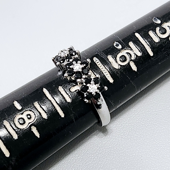 Silver black onyx flower Ring - Picture 10 of 12